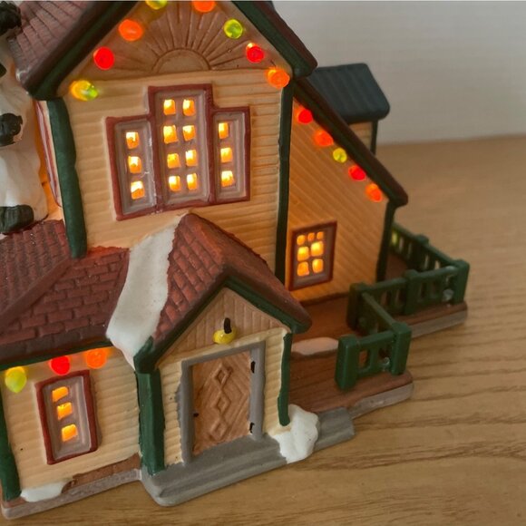 Vtg Lemax Lighted House Vail Colorado Village Collection Wrap Around Porch 1997 - Picture 7 of 12